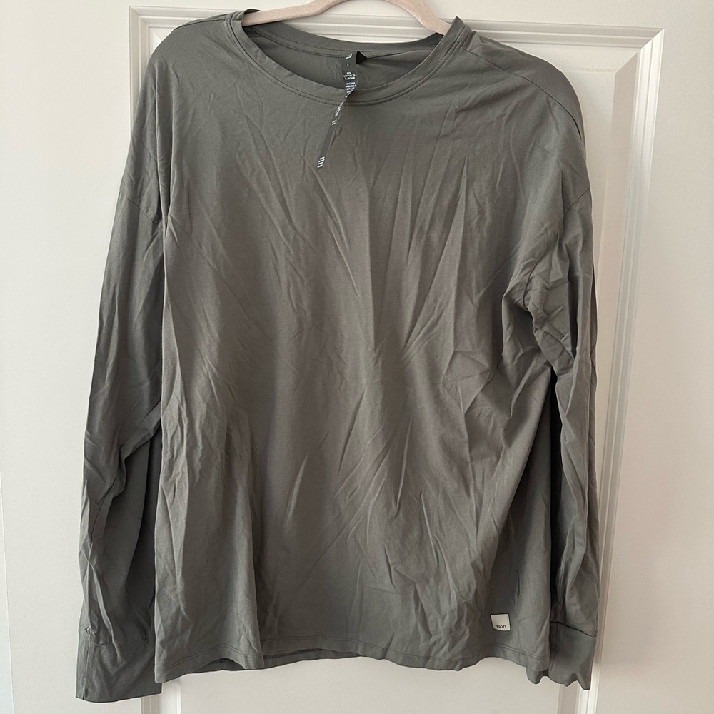 Vuori Women’s Gray Long Sleeve Tee